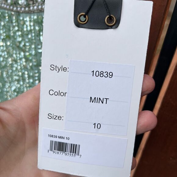 MAC DUGGAL Sequin Column Gown STYLE #10839 Mint size 10 NWT - Picture 10 of 11